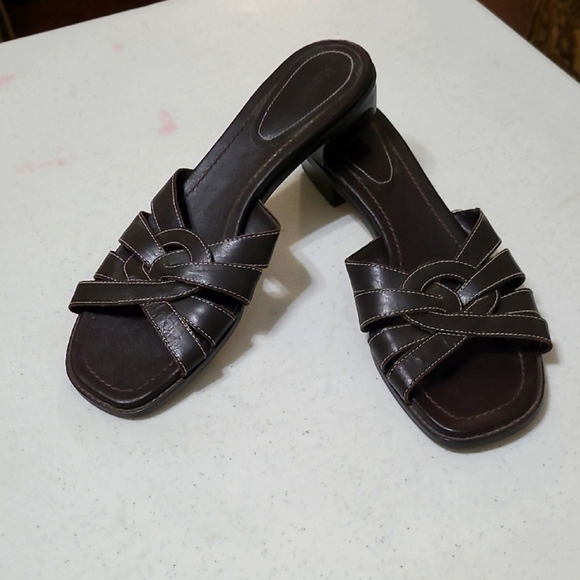 Michelle D dark brown low heel sandals size 8.5 - Picture 1 of 9